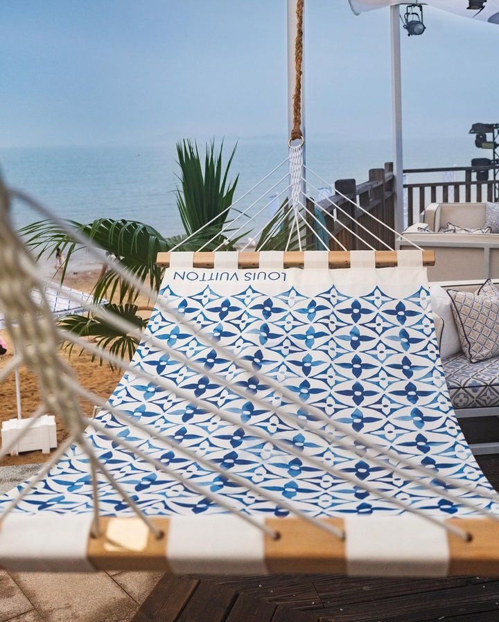 Lounge With LV By The Beach – Society Achievers