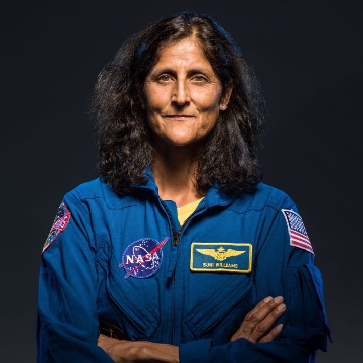 Official NASA/Commercial Crew Portrait - Suni Williams.  Photo Date: July 31, 2018.  Location: Building 8, Room 183 - Photo Studio.  Photographer: Robert Markowitz